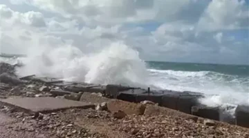 اضطراب الملاحة البحرية وأمطار متفرقة تسيطر على حالة الطقس اليوم الأحد في البلاد